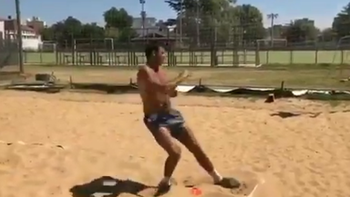 Del Potro entrenando en la arena de Tandil Del Potro entrenando en la arena de Tandil