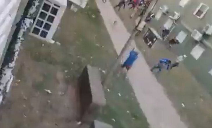 Graves incidentes en la previa de Colón - Peñarol: dos policías resultaron heridos de bala