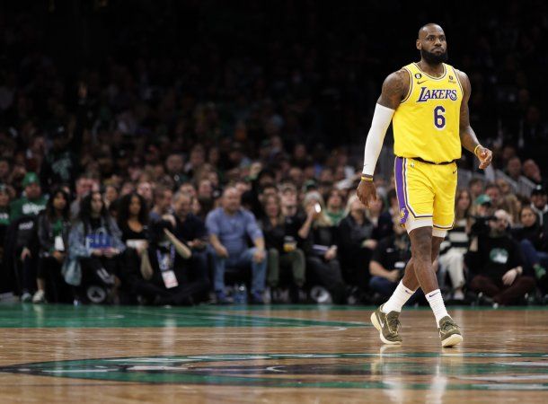 Para ver el récord de LeBron James, pagan lo que sale un departamento de 50m2 en CABA