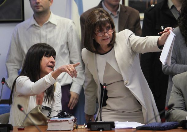 Diputados le rindió homenaje al fiscal y levantó la audiencia