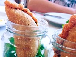 Las empanadas en un frasco servidas en Palermo Las empanadas en un frasco servidas en Palermo