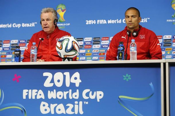 Horas antes de enfrentar a la Selección, falleció el hermano del técnico de Suiza