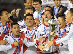river volvio a las practicas con el trofeo de campeon river volvio a las practicas con el trofeo de campeon