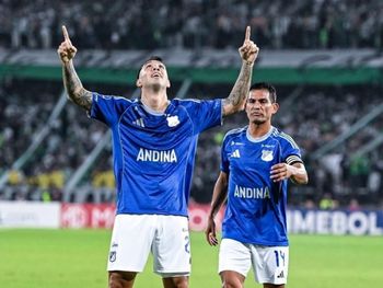 Golazo argentino en la Copa Sudamericana: sacó un misil desde 60 metros y la clavó