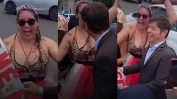 Una joven fue sorprendida por Axel Kicillof en el momento que se estaba recibiendo de profesora de Educación Física. Una joven fue sorprendida por Axel Kicillof en el momento que se estaba recibiendo de profesora de Educación Física.