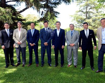 Macri anunció un acuerdo de YPF con Dow