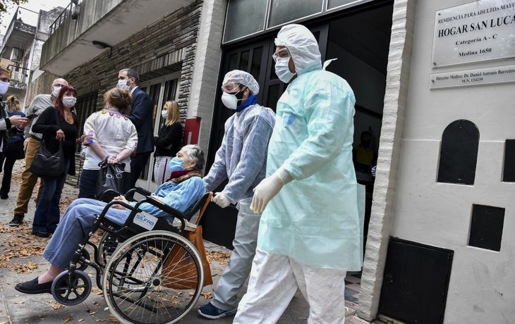 Evacuaron un geri&aacute;trico del sur de la Ciudad por una muerte y siete casos de coronavirus