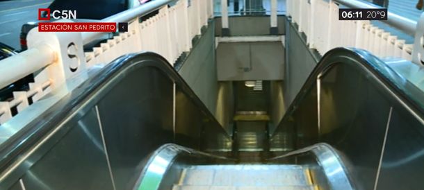 La grieta en el subte: un grupo denuncia que no los dejan trabajar en la línea A