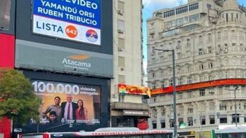 La campaña presidencial de Yamandú Orsi sorprendió con un cartel en Buenos Aires. La campaña presidencial de Yamandú Orsi sorprendió con un cartel en Buenos Aires.
