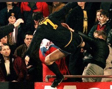 La mítica agresión de Cantona a un hincha del Crystal Palace