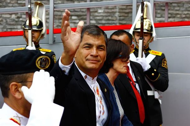 Rafael Correa juró su mandato en Ecuador hasta el 2017