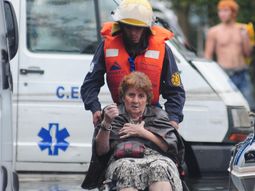 Jubilados cobran desde este lunes el subsidio por la inundación