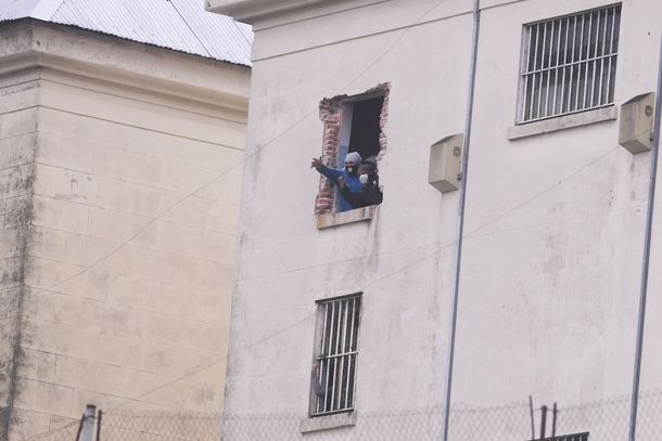 Motín en el penal de Devoto: cumbre de líderes en la capilla