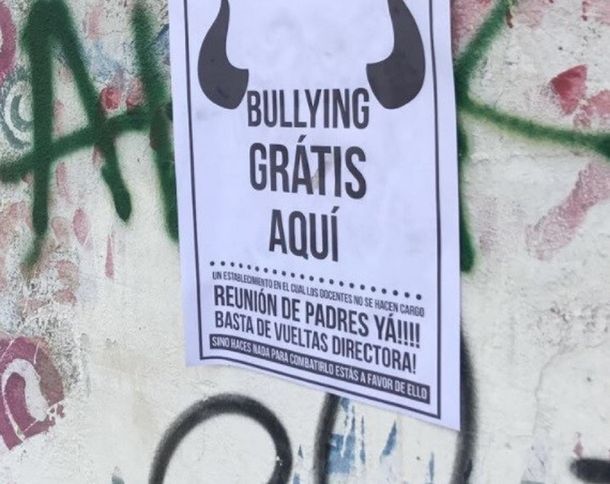 Empapeló una escuela para denunciar el &nbsp;bullying que sufre su hijo&nbsp;
