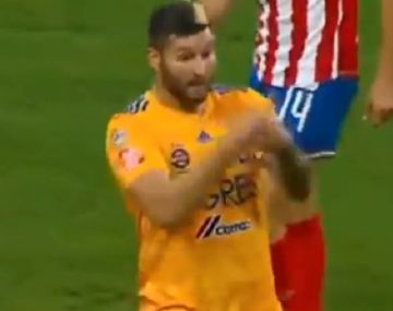 El delantero que quiere Boca invitó a un DT a pelear en medio del partido