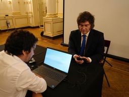 Javier Milei presentó el nuevo DNI&nbsp;