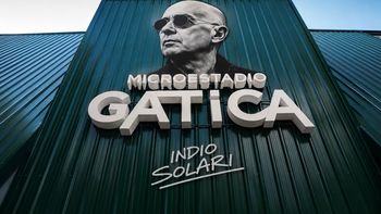 ya empezo a llegar la gente a darle el adios a indio solari: como ir al velorio en el polideportivo gatica ya empezo a llegar la gente a darle el adios a indio solari: como ir al velorio en el polideportivo gatica