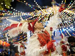 Uruguay tiene el Carnaval más largo del mundo, ya que se extiende por más de 40 días entre enero y marzo. Uruguay tiene el Carnaval más largo del mundo, ya que se extiende por más de 40 días entre enero y marzo.