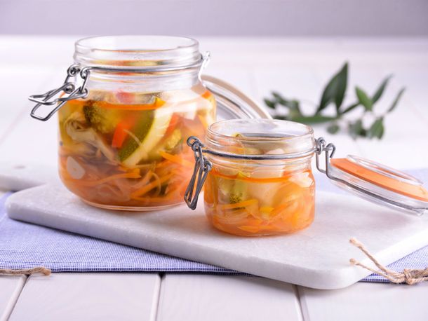 Prohíben la venta de un mix de verduras en escabeche en todo el país