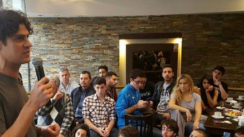 Lousteau se reunió con jóvenes de Devoto Lousteau se reunió con jóvenes de Devoto