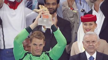 neuer, premiado como el mejor arquero de la copa del mundo neuer, premiado como el mejor arquero de la copa del mundo