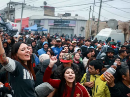 el velorio mas grande del mundo: sigue la despedida a indio solari con fuertes criticas al gobierno el velorio mas grande del mundo: sigue la despedida a indio solari con fuertes criticas al gobierno