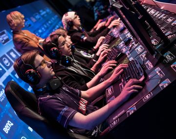 Hay chicos que viven de jugar videojuegos