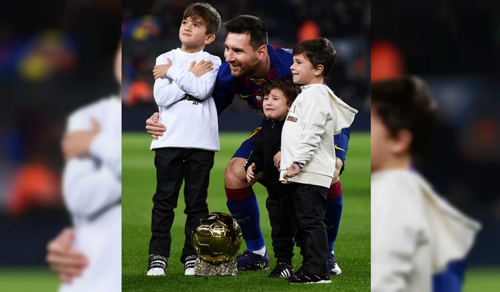 VIDEO: Thiago, Mateo y Ciro le llevaron el Balón de Oro a Messi en el ...