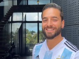 Con estilo bien argentino, Maluma confirmó su regreso al país