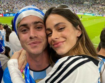 Tini Stoessel, junto a su hermano Francisco.