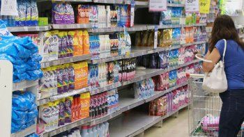 consumo masivo en crisis: se desplomo un 6,3% en febrero, con fuerte caida en supermercados consumo masivo en crisis: se desplomo un 6,3% en febrero, con fuerte caida en supermercados