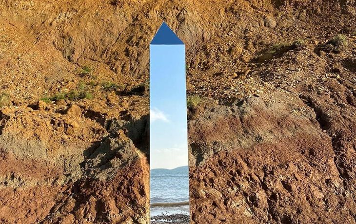 ¿Otra vez el misterio? Apareció un nuevo monolito en una isla de Inglaterra