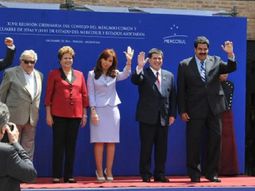 cristina recibio a los mandatarios de la region y dio inicio a la cumbre cristina recibio a los mandatarios de la region y dio inicio a la cumbre