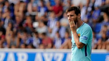 messi erro un penal pero despues se desquito con dos goles ante alaves messi erro un penal pero despues se desquito con dos goles ante alaves