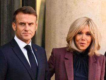 Macron presentará evidencia fotográfica de que su esposa es mujer