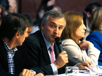 Morales acusó al Gobierno de emitir un patadólar