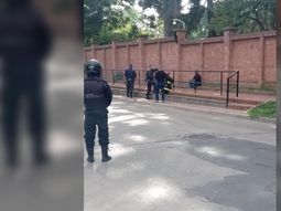 El hombre que lanzó una bomba molotov a la Quinta de Olivos volvió al lugar y amenazó con quitarse la vida