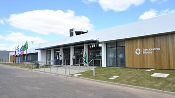 El aeropuerto binacional de Rivera es la apuesta del gobierno para seguir fortaleciendo la llegada de turistas desde Brasil. El aeropuerto binacional de Rivera es la apuesta del gobierno para seguir fortaleciendo la llegada de turistas desde Brasil.