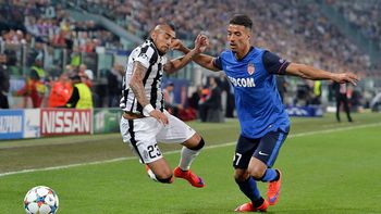 con un gol de penal, la juventus de tevez le gano al monaco con un gol de penal, la juventus de tevez le gano al monaco