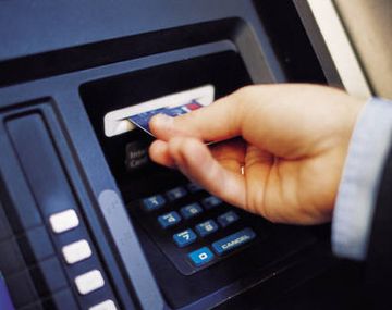 Paro bancario: ¿de dónde se puede retirar dinero en efectivo si los cajeros automáticos quedan vacíos?