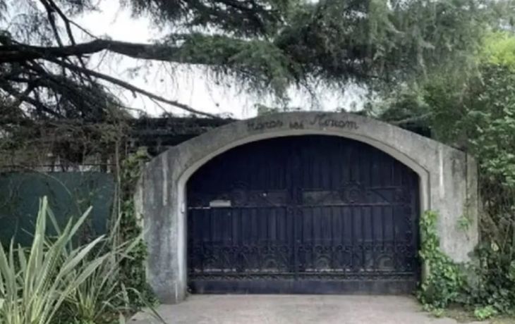 Detrás del portón negro, la fortaleza del Indio Solari&nbsp;
