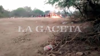 violenta manifestacion en salta: quemaron vivos a dos policias violenta manifestacion en salta: quemaron vivos a dos policias