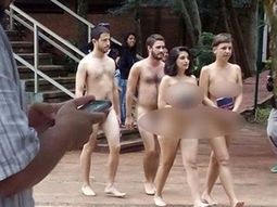 polemica por estudiantes que se pasearon desnudos por una universidad polemica por estudiantes que se pasearon desnudos por una universidad