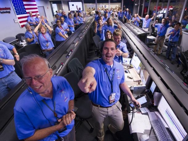 Curiosity envió las primeras fotos de su llegada a Marte