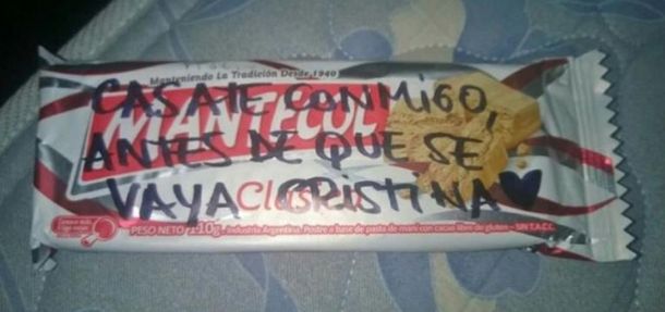 Le propuso casamiento a su novio antes de que se vaya Cristina