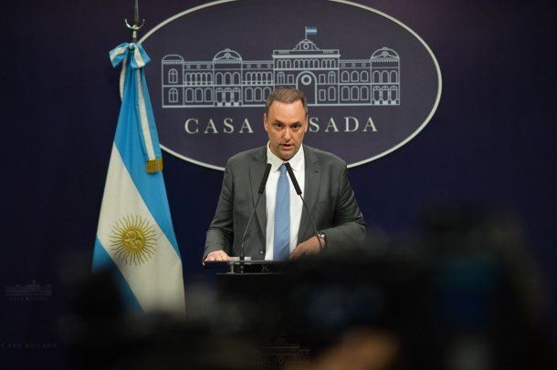 Manuel Adorni. Manuel Adorni.