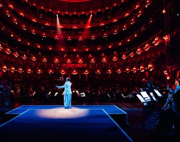 Nicki Nicole se presentó en el Teatro Colón y brindó un show íntimo y emocionante