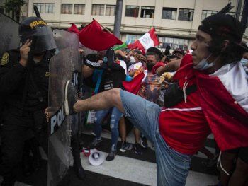 Dina Boluarte aceptó llamar a elecciones ante de fin de año