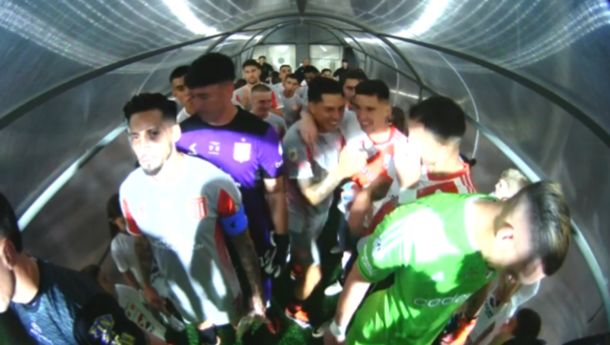 El insólito momento entre Enzo Pérez y sus excompañeros de River: Lo que te voy a pegar...