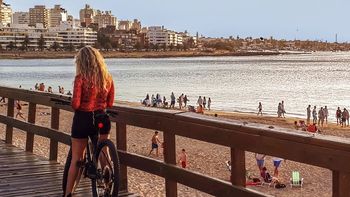 Punta del Este es un destino tradicional para turistas argentinos de alto poder adquisitivo. Punta del Este es un destino tradicional para turistas argentinos de alto poder adquisitivo.